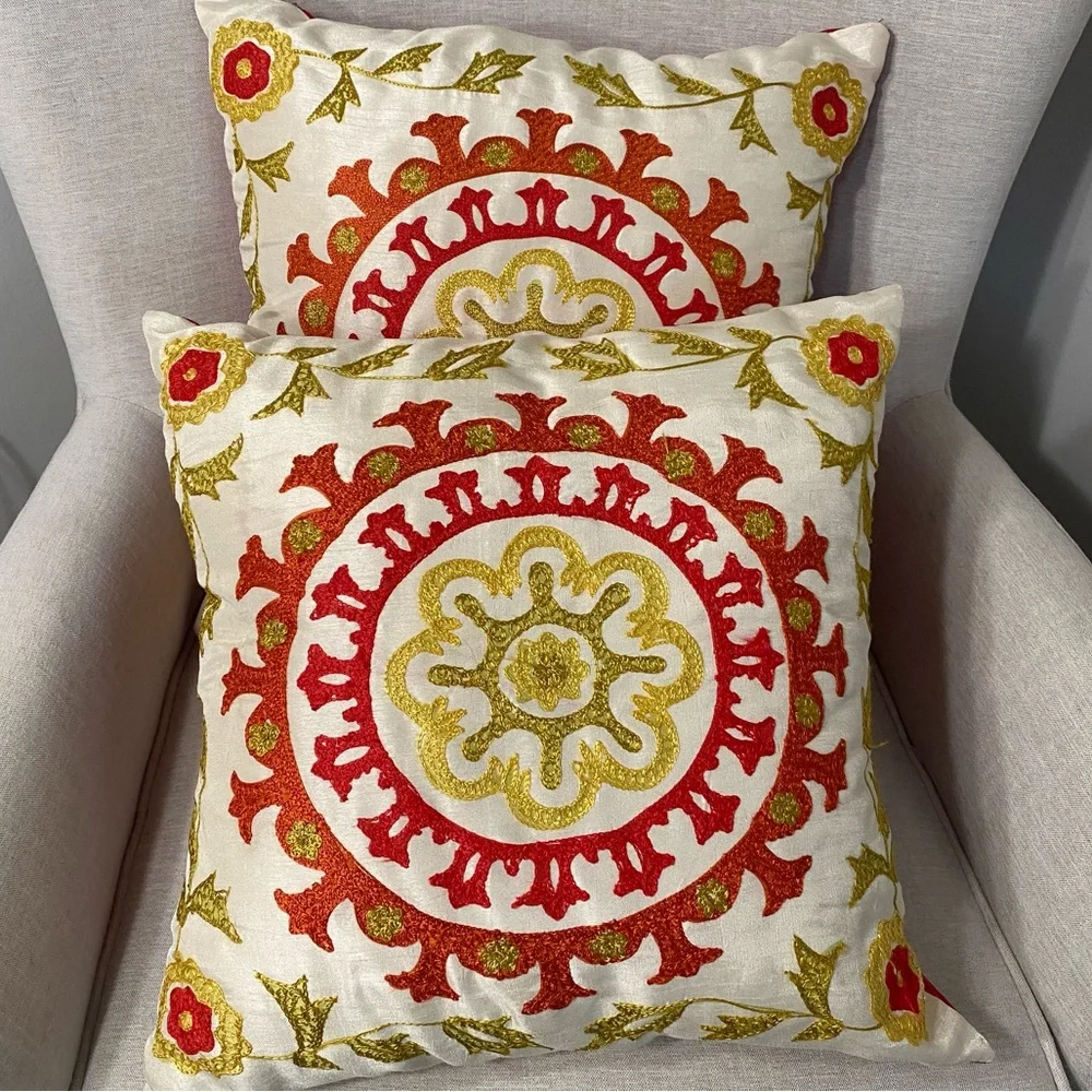 Pier 1 Ecru Red Orange Green Crewel Medallion Accent Pillows Set Of 2‎ - 16 X 16